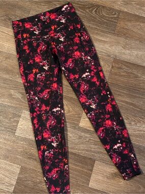 Old Navy Active Black Leggings with Red & Pink Abstract Print